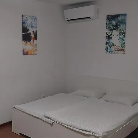 - Sukromie V Meste *