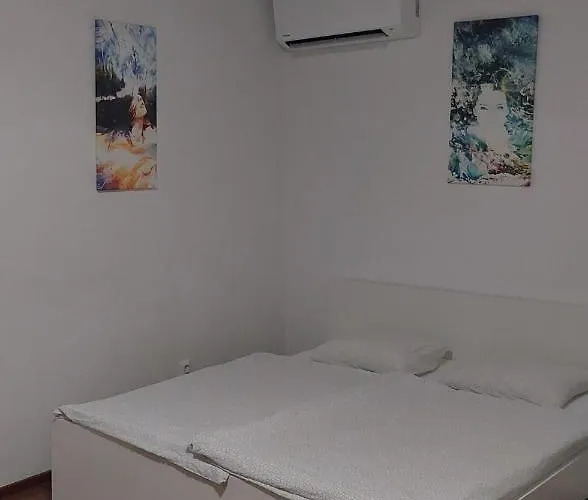 - Sukromie V Meste *